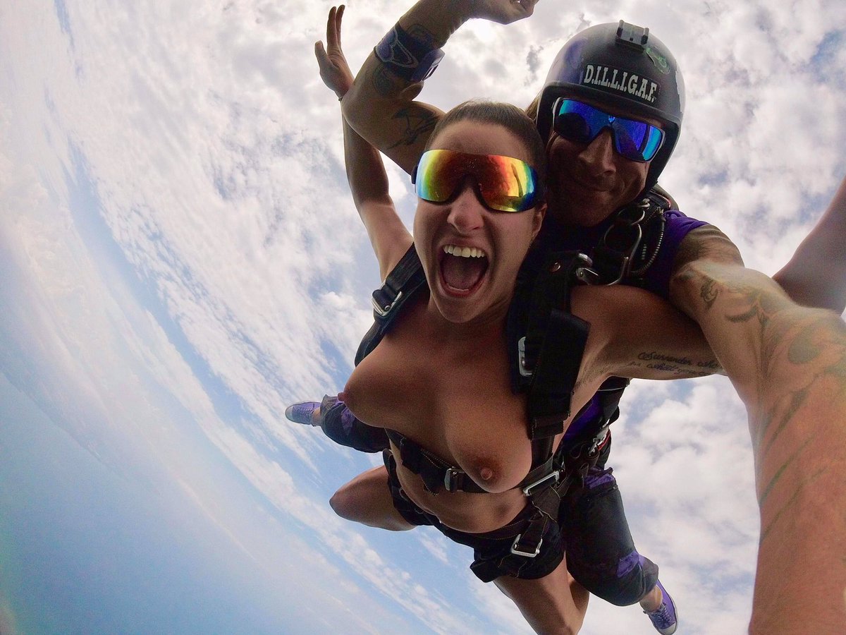 Naked women sky diving - 🧡 naked skydiving 31.