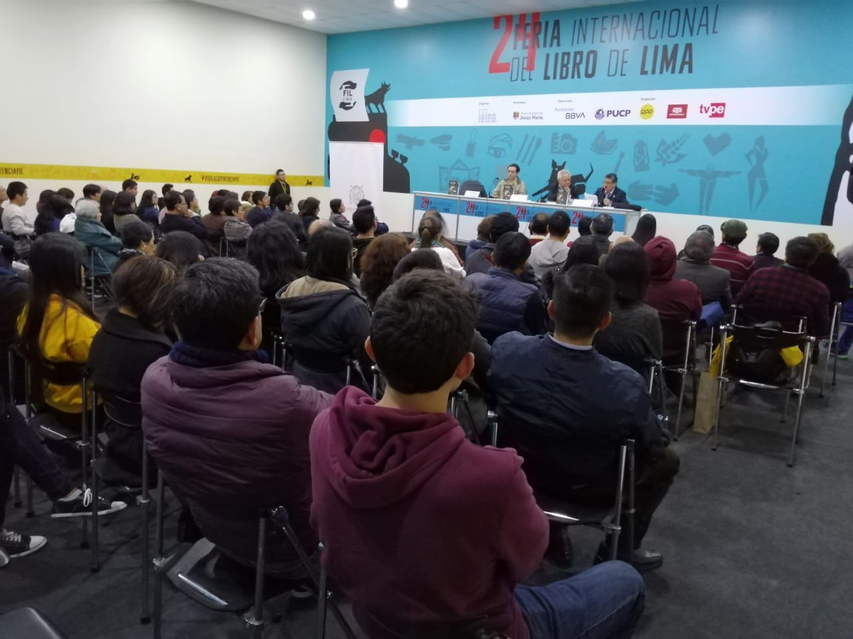 FondoEditUNMSM's tweet photo. Auditorio lleno en la presentación, en la #FILLima2019, de nuestra nueva publicación: «Culturas: realidad, teoría y poder» de Rodrigo Montoya.
¡Gracias a todos los asistentes!
Recuerden que pueden encontrar este #libro en el #Stand183, a un precio especial por feria. https://t.co/PbQUxLoTn1
