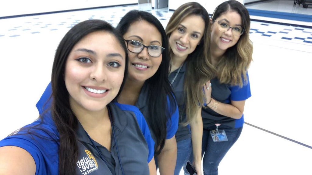 COrtiz_LCES's tweet photo. Hello 2019-2020!!! Starting the year off with positivity, gratitude and teamwork 💫 #LCESWhateverItTakes #2ndgradecrew #myteamrocks https://t.co/6o6a5EcAhe