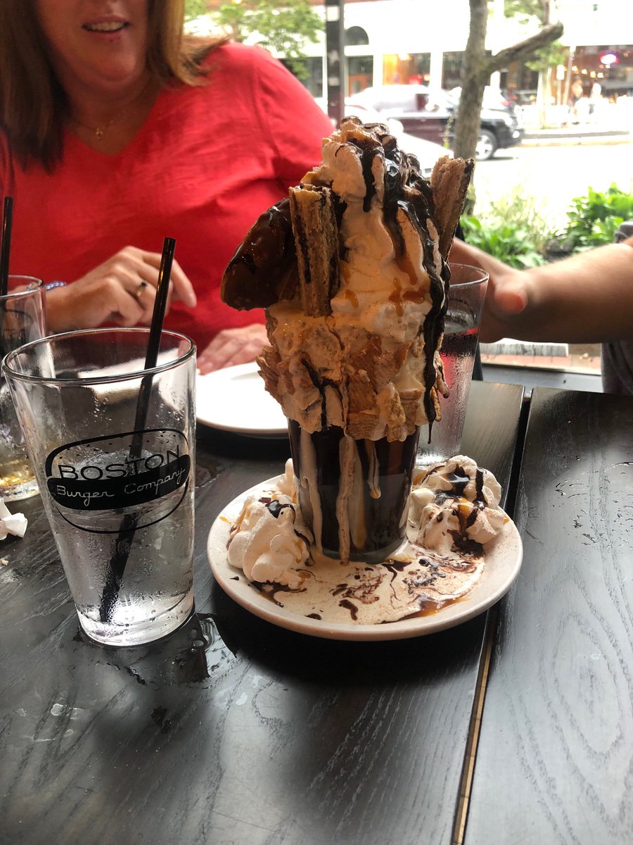 amyjaws's tweet image. Using mathematical reasoning to divide this treat into 4 equal parts  @gregtangmath #MathPlusNewEngland