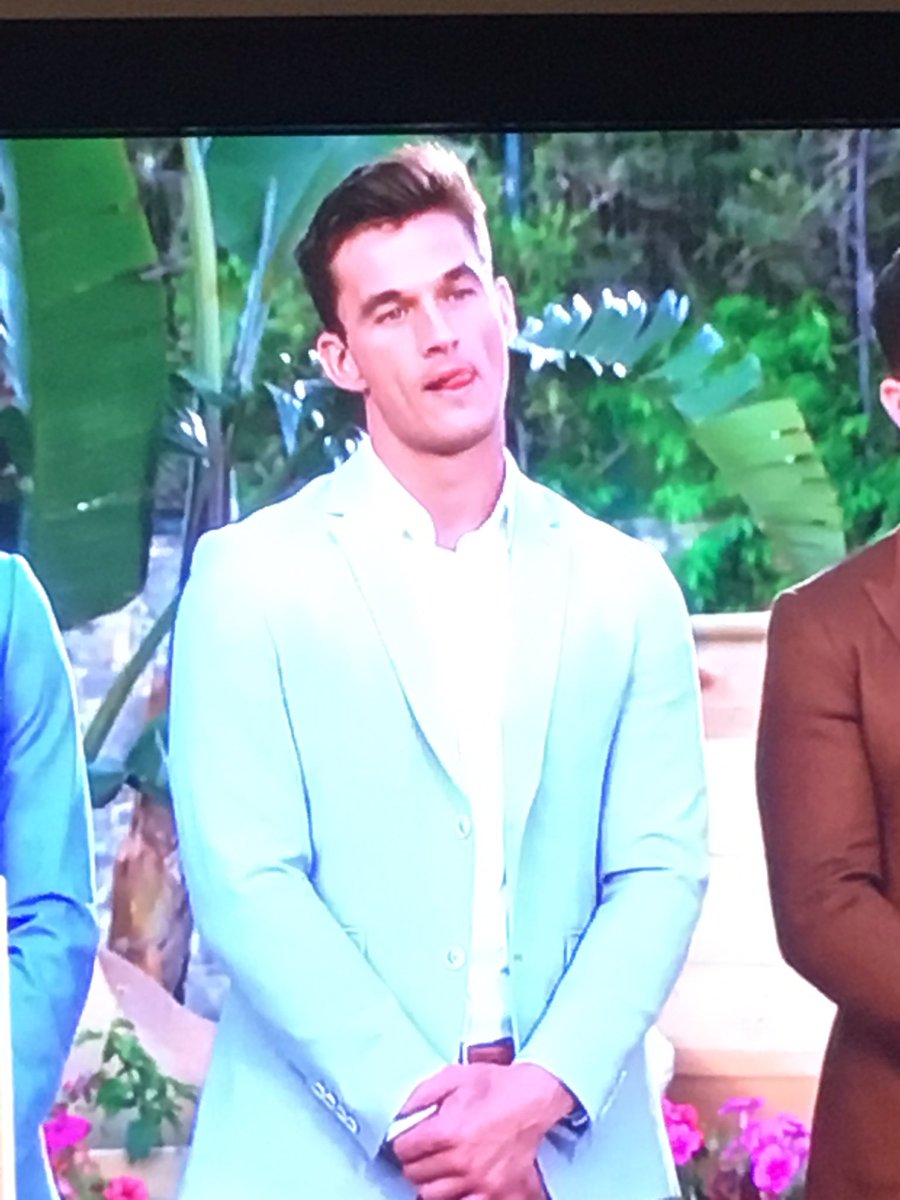 kaceybethh's tweet photo. lookin like a freakin snack, lunch, &amp; dinner #TheBachelorette https://t.co/oBggBzyOug