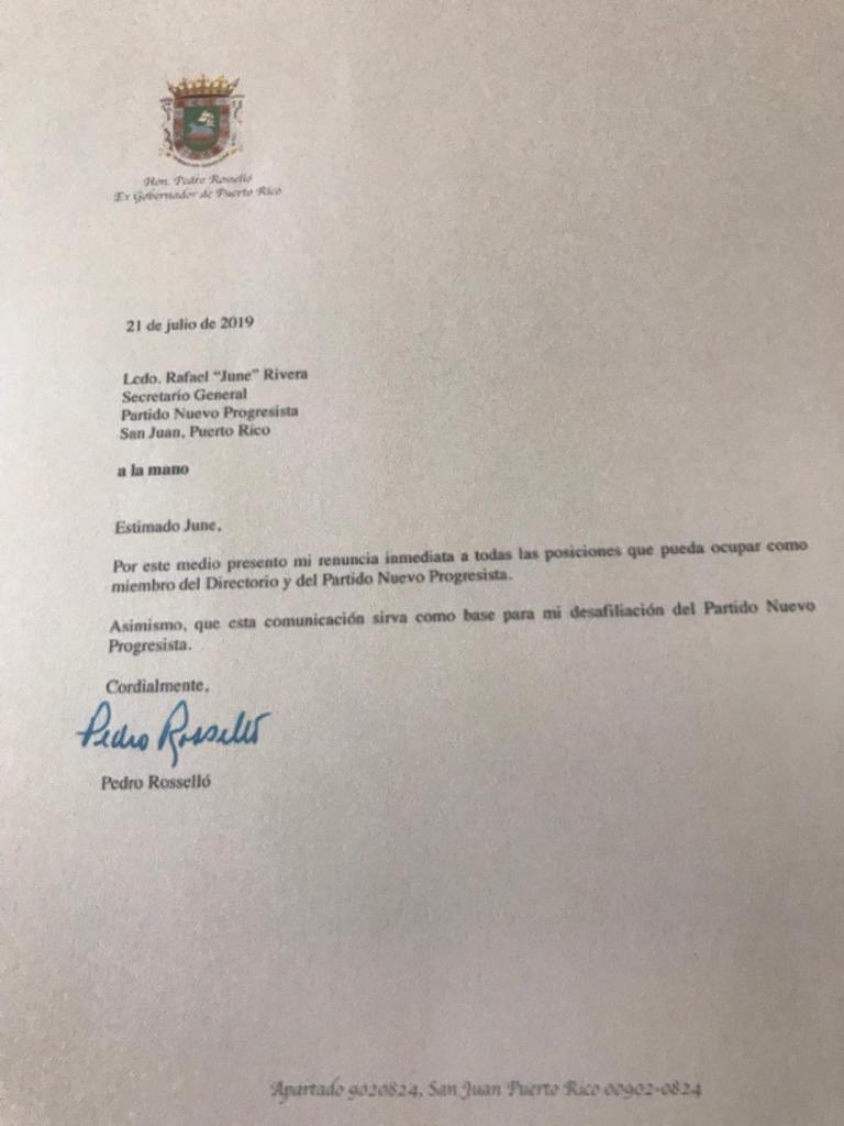 l_comay's tweet photo. 🚨Última Hora 🚨 

El Ex-Gobernador @pedrorosello51 renuncia a todas las posiciones que ocupa en el @pnp_pr y a la misma vez se desafilia de la colectividad. Estaremos cerca de la renuncia de su hijo y actual gobernador @ricardorossello ?
#RickyRenuncia https://t.co/xt4cKCawwD