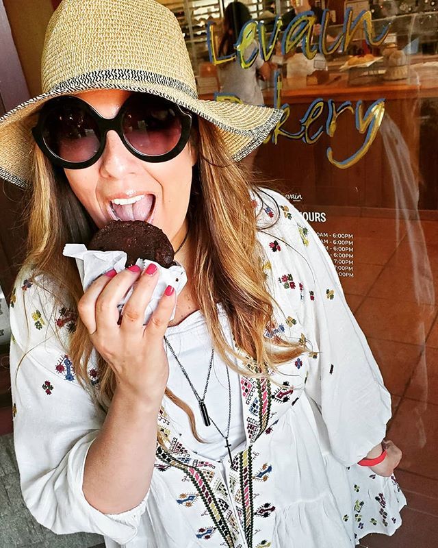 TheMinkIsMe's tweet photo. Take A Bite Out Of Summer!🍪
@levainbakery 
#yummyness #cookies #summer 
#hamptons #takeabite https://t.co/imzXjb01jK https://t.co/TSM583IVOX