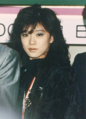 れいら No Twitter わぁありがとうございます 中森明菜さん 強めパーマのロングレイヤーカットの頃の明菜ちゃんが好きです イタズラな猫みたいな目がいいんですよね よろしくお願いします れいら No Twitter わぁありがとうございます 中森明菜さん 強めパーマのロングレイヤーカットの頃の明菜ちゃんが好きです イタズラな猫みたいな目がいいんですよね よろしくお願いします