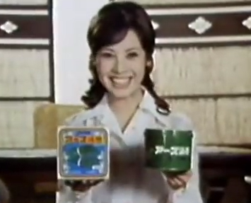 由美かおるのアース渦巻の広告、 ホーロー看板の方が有名なんですよね