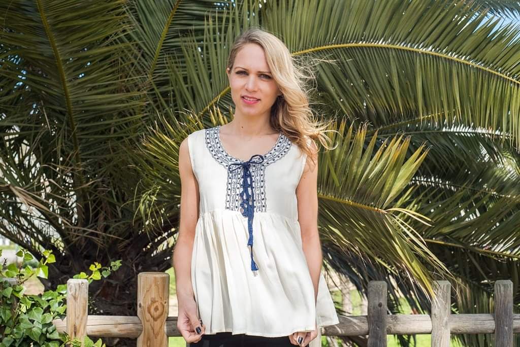 firiri_eu's tweet photo. No hay mejor forma de empezar el verano que con la camisa MARY de bambú 100% del Himalaya. Suave, natural y fresquita, bordada a mano, con detalle de borlas.
Perfecta para cualquier ocasión ✨
#camisa #bambú #modasostenible #sustainablefashion
#firiri_eu #modaconalma #firiri https://t.co/JyLs4hg8Zg