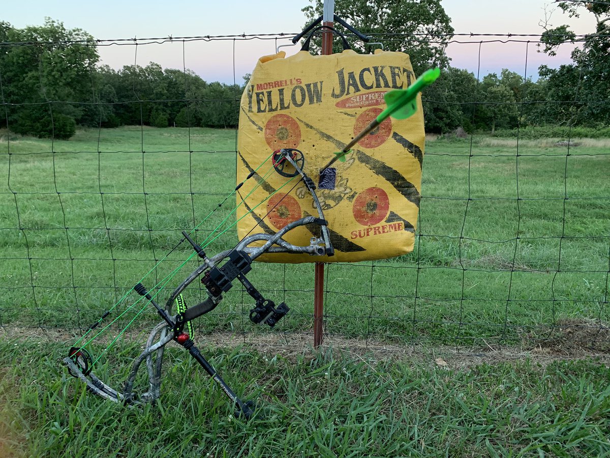 matt_tibbit's tweet photo. My happy place tonight - girls bouncing on the trampoline in the background, a full belly, and a Robin Hood from 30.  I don’t usually shoot at the same spot inside 40 but it was windy and I was shaky due to lack of practice lately. Love it. https://t.co/1mjUKk9dfn