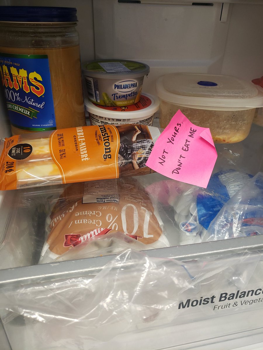SKomadinaGlobal's tweet image. But what message are you really trying to tell me...?
Does this note even truly apply to me? I feel like I should eat you...
#workfridge #forbiddencheese