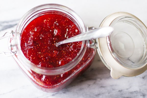 Mock Strawberry Fig Jam - Turn figs into a tasty jar of strawberry jam.  #jam #figs mjskitchen.com/2016/08/strawb…