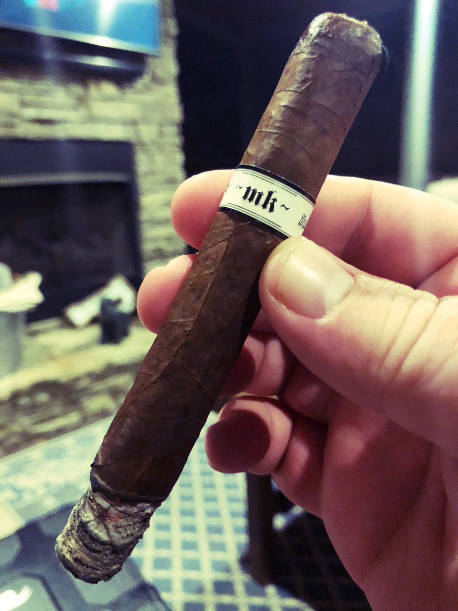 illusionecigars's tweet photo. Never!😊
RT @stogiedad: One more for a long Monday...@illusionecigars #mk #TeachingMachine. Never lets me down! #nowsmoking https://t.co/BrtWAPKzfH