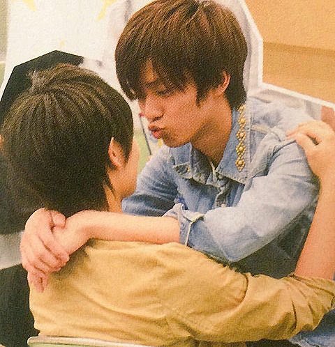 ジャニーズ同士キス