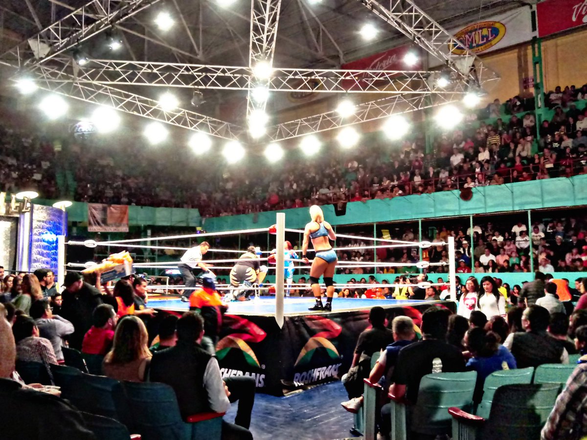 Lunes tradicional de #Arena #Puebla #fisio #LuchaLibre #CMLL