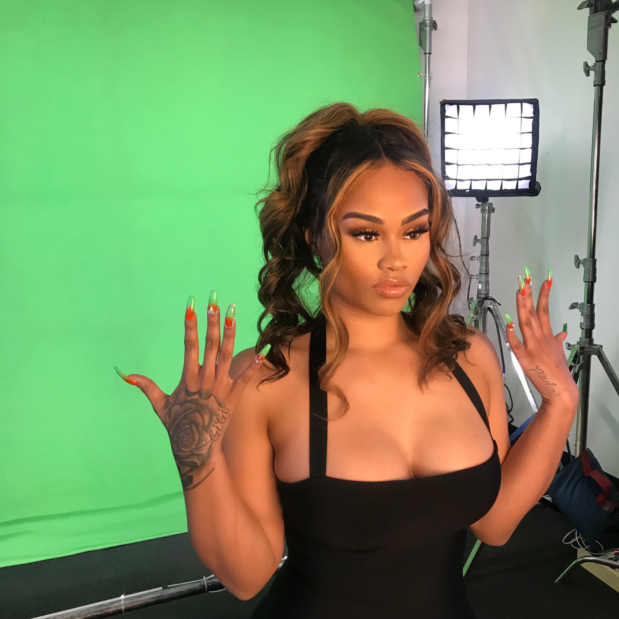 summer bunni🐰 on X: Catch me on love n hip hop Hollywood 85 season 6 vh1  t.cog5m6HUyeN9  X