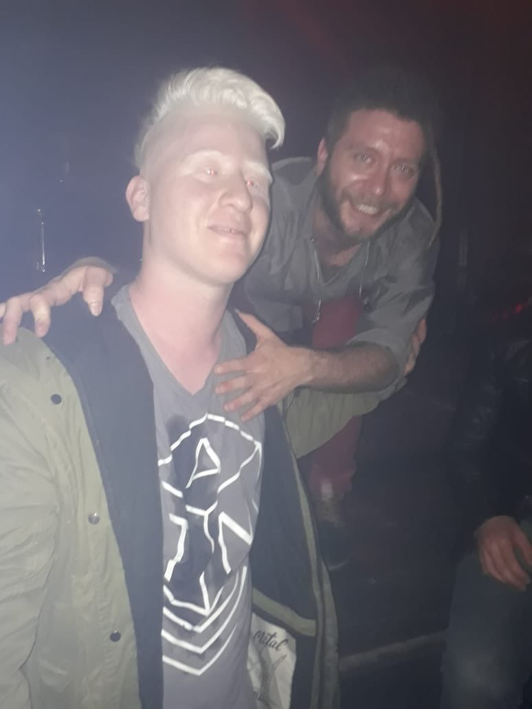 Polaco_HDP's tweet photo. Gracias Nico por la buena onda de siempre y mil disculpas por molestar.
#TodoAparentaNormal
En El Padilla, #Temperley https://t.co/rnhKfhJkJt