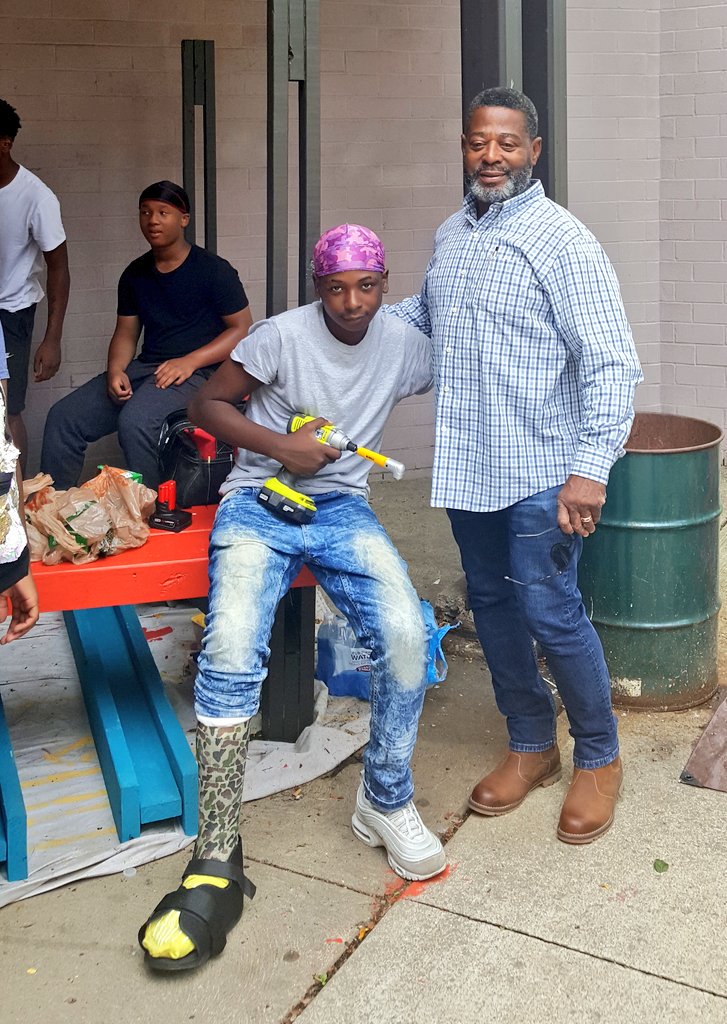 swimbaby5's tweet photo. This bench conceived and built by #MOOSGlenville is not only beautiful but also therapeutic. My Mom loved it and so did I.
Great job @davidjurca. Its easy to see- your program inspires innovation, engagement & collaberation among the teens.
#MakingOurOwnSpace
#urbanhack https://t.co/ZpAgPFuu1A