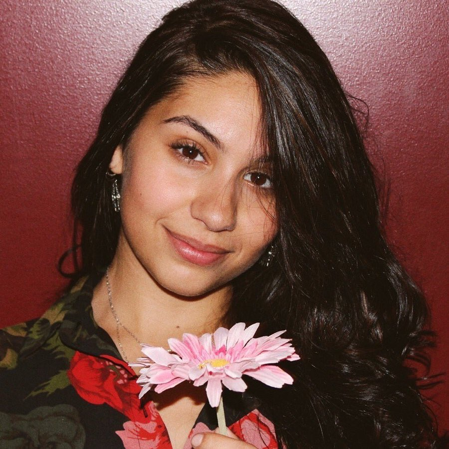 JMichaelsHQ's tweet photo. Alessia Cara has just been asked on her Instagram LIVE what's her favorite song off @juliamichaels' #InnerMonologuePart2 and her answer included Priest, #FallingForBoys and Work Too Much.
She then proceeded to sing a line from Work Too Much! https://t.co/6qwKRG96tw