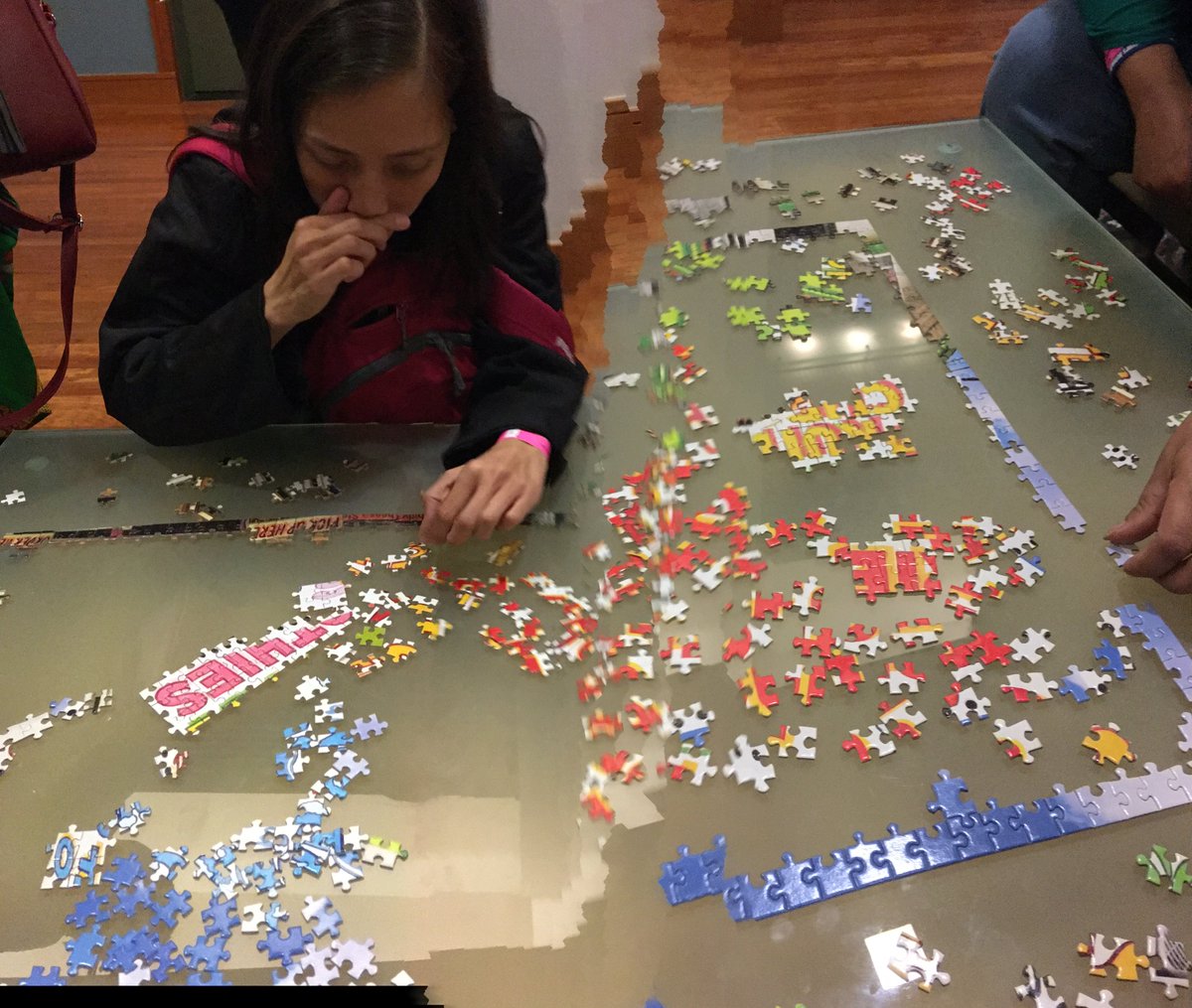 ExchangesWTCI's tweet image. An Malaysian visitor engaging in first-hand self-therapy as she studies a jigsaw puzzle at @CatholicRelief! Thanks to @thegradschool and @ExchangesWTCI for arranging this "Recovery from Conflict and Trauma" in Baltimore. 
#exchanges #Baltimore
