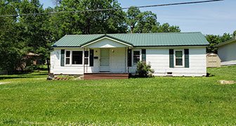 clarksrealtymo's tweet photo. 3 Bedroom/ 1 Bath ranch located on Broadway in Salisbury, MO! Close to city park and Salisbury schools. Approximately 924 Sq ft living. Large lot with an 8' x 12' storage shed. Call today to view this home! Priced to sell! https://t.co/562u1OVyeT