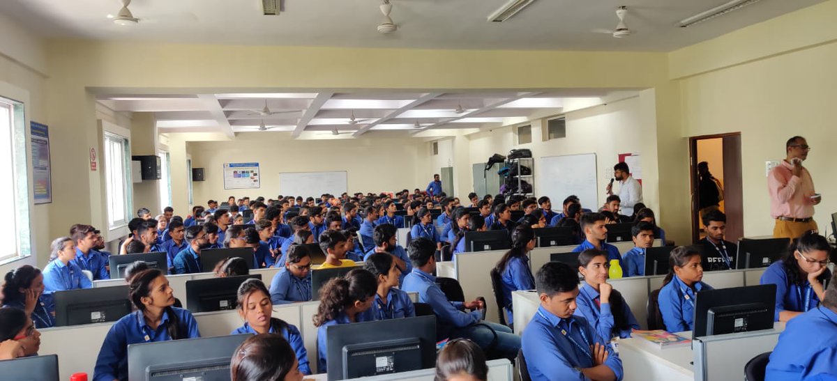 NiranjanMankame's tweet photo. First session on my Journey in Becoming A Multiplier #BAM to educate students and get them started on their #Journey2Salesforce with @trailhead. India will be more than ready by 2022.@ericakuhl @kavindrapatel @mittuvikas @SfdcKiran @NitishaRJ @jayeshtej @Ajinkya_SFDC @arpitjai03 https://t.co/9X8xaL33lG