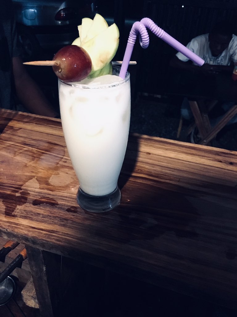 Nouvelle semaine, même objectif : VOUS SATISFAIRE. Que ce soit à bonamoussadi ou à kotto votre satisfaction est notre priorité.👌🏽
#PiñaColada
#WeLoveCocktails
#CocktailsLovers
#ModernBartender
#MbEvents
#FriendsFood
#Kotto
#Bonamoussadi