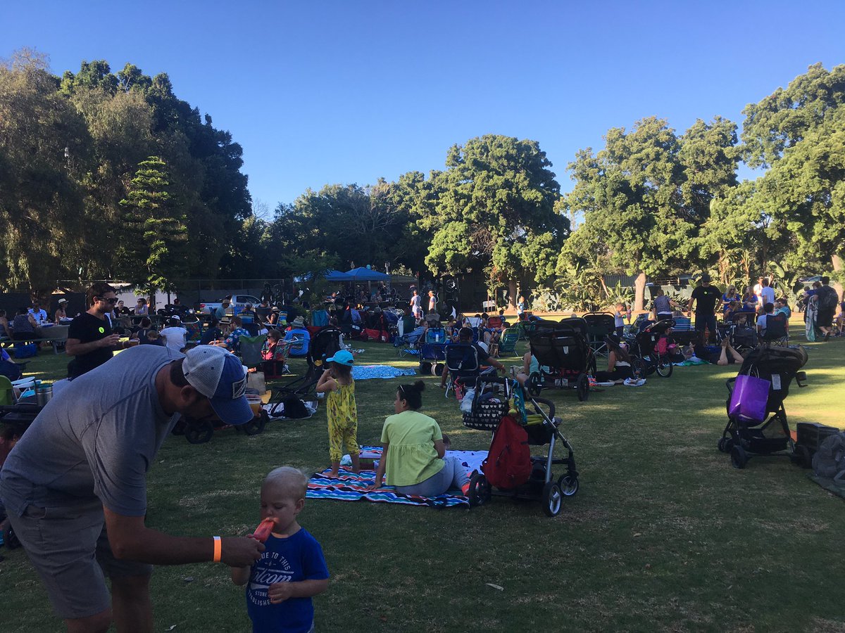 MacKidWalnut's tweet photo. Last night’s #sunsetatthezoo @SantaAnaZoo #familyfun https://t.co/Y2gk31cLHI