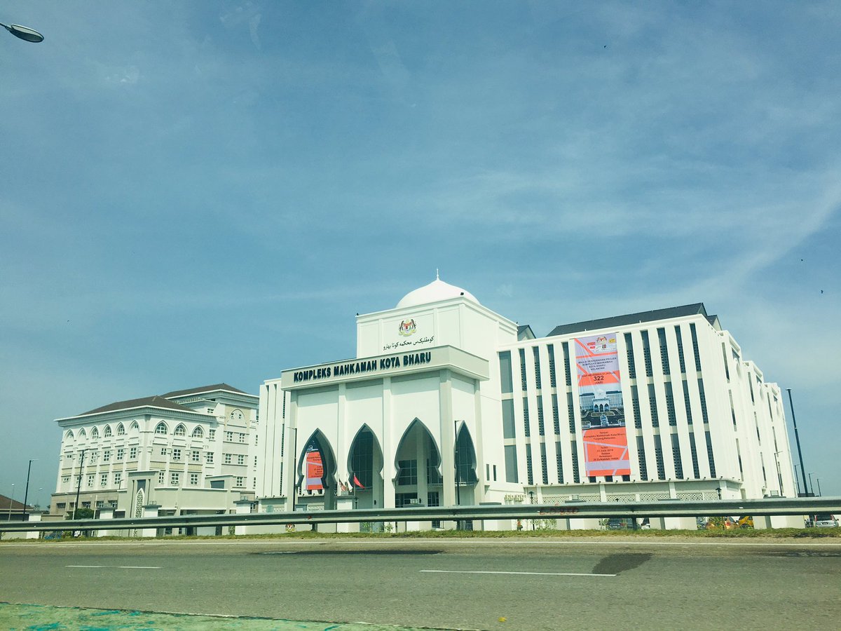 Majlis Penyerahan Projek Kompleks Mahkamah Kota Bharu Kelantan yang disempurnakan oleh YBhg Dato Ir Dr Meor Abdul Aziz @kpkrjkr .Turut hadir YAA Dato Seri Utama Tengku Maimun Binti Tuan Mat,Ketua Hakim Negara&amp; Tuan Mohamed Hanipa Bin Maidin Timb Menteri JPM <a href="/ZAzidin/">Arzab</a> <a href="/JKRMalaysia/">JKR Malaysia</a>