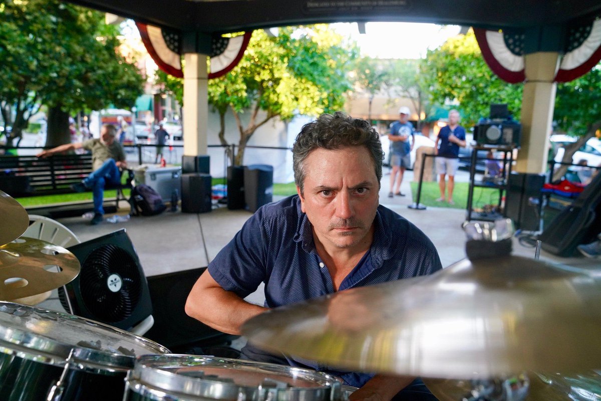 Happy Monday Funday!

We would like to thank everyone for the continued support! Check us out next month and press the link for more Love! In the meantime enjoy our drummer's game face! #SolLove
facebook.com/events/4156497…