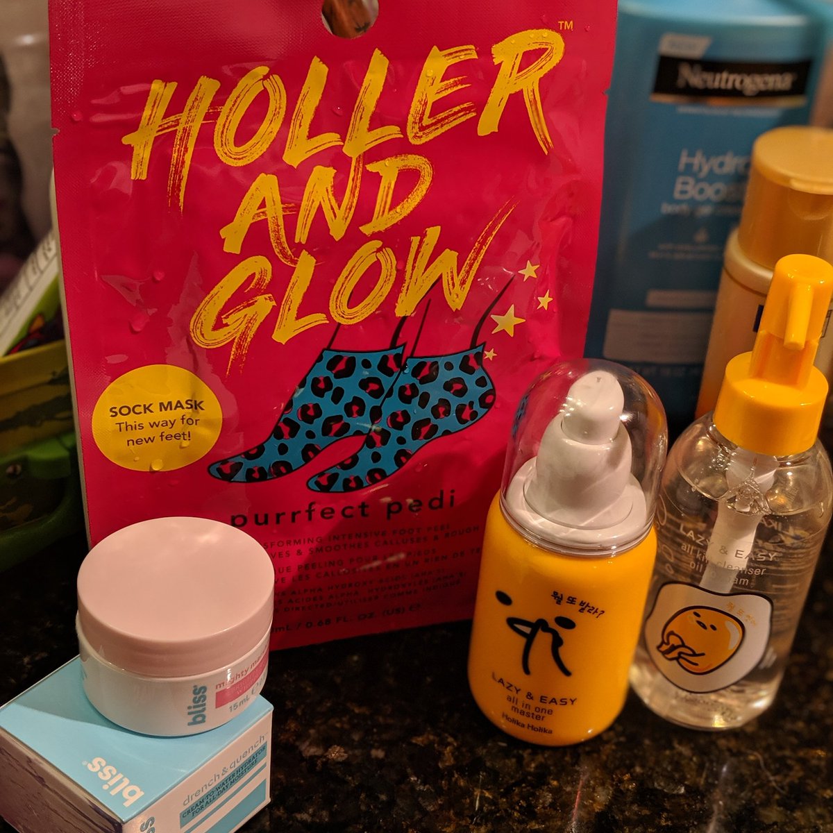 syrettefox's tweet photo. My little #haul #shelfie from the other day. I really like both the #holikaholika products so far. The foaming oil cleanser has a faint, lovely, citrusy scent  that is goddamn decadent #skincare #SelfCareSunday https://t.co/riDXLAswJO