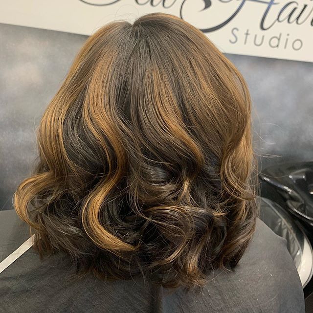 Sew Hair Studio✨ Sewin✨Cut ✨Style
.
.
.
#sewhairstudio🖤✨ #bob #cut #style #naturalhair #healthhair #bobstyle #rawindianhair #cutlife #hairvibes #charlottenc #queencity #nc #northlake #huntersvillenc #uptowncharlotte #northlakemall #beauty #hair #redkenshadeseq #colorist