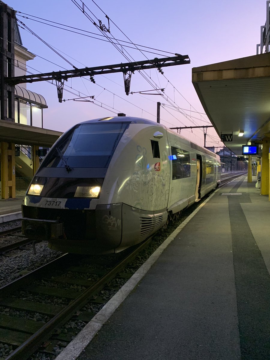CRL_Bordeaux's tweet photo. Bonjour à toutes et à tous, aujourd’hui je serai votre conducteur sur les @TERNouvelleAQ n°868303 et n°868304 entre #Limoges et #StYrieix ainsi que entre #Limoges et #Poitiers sur le n°868020.
Bonne journée 😉
#SNCF #TER #TERNA #NouvelleAquitaine #ATERarmy https://t.co/L9i8XHowbU