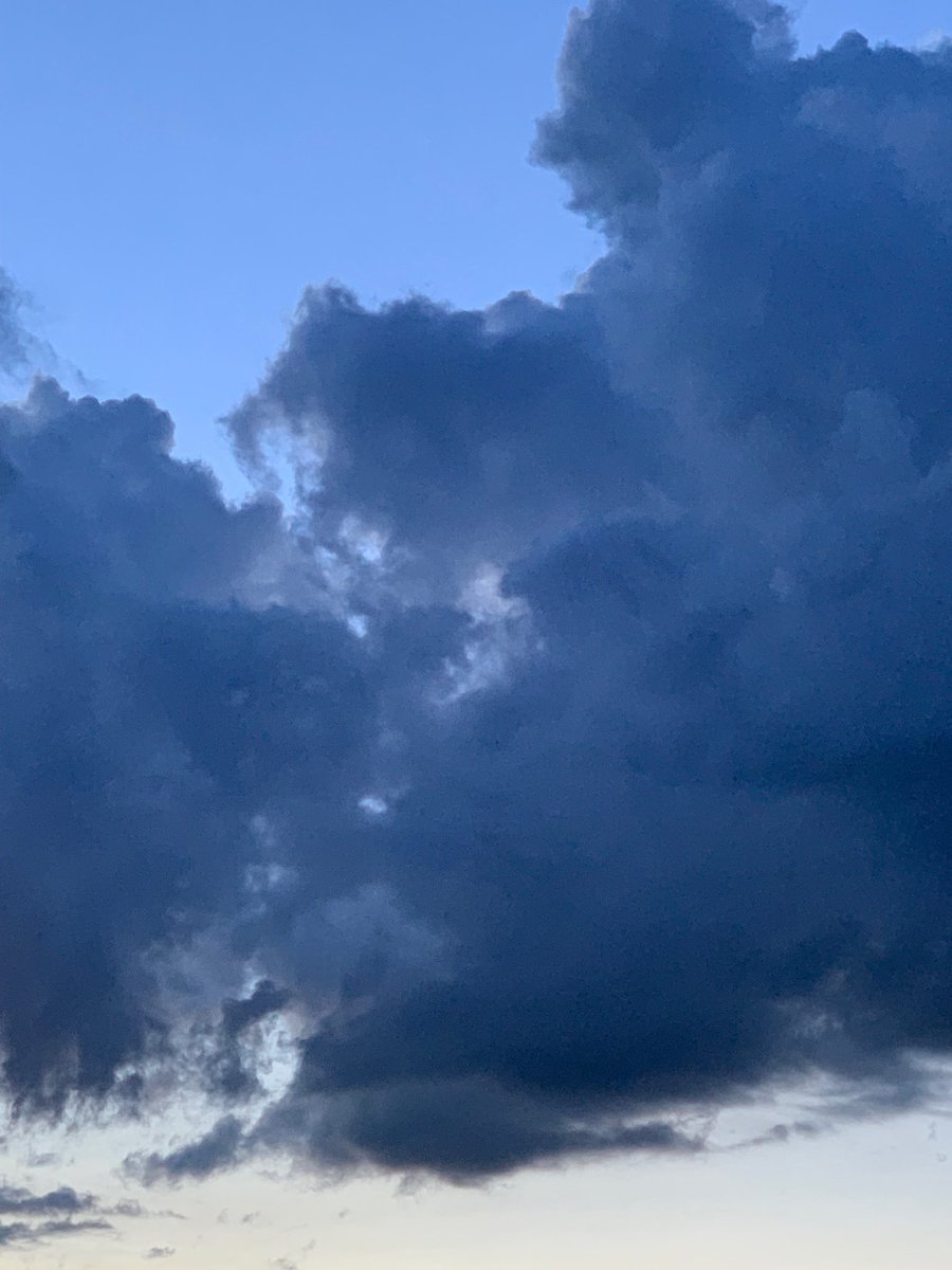 sokamoto's tweet image. Good night, Columbus! The clouds over Columbus Park Crossing around 9 tonight. #ColumbusGA  #nightsky #prettyclouds #stillhot&amp;amp;humid