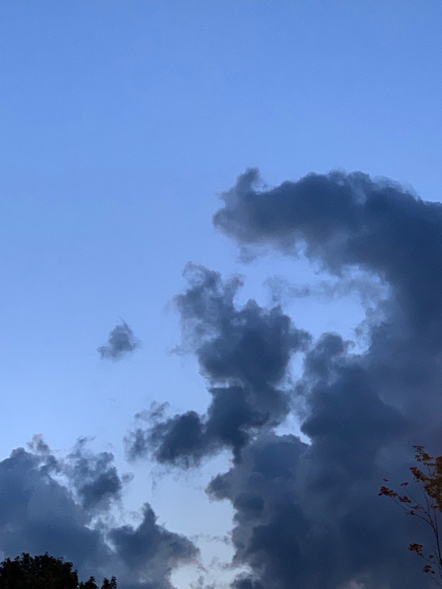 sokamoto's tweet image. Good night, Columbus! The clouds over Columbus Park Crossing around 9 tonight. #ColumbusGA  #nightsky #prettyclouds #stillhot&amp;amp;humid