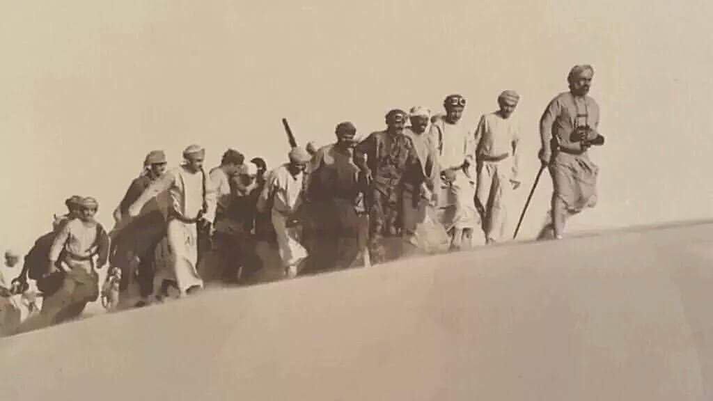 auhoud_'s tweet photo. أبشري #قابوس جاء
فلتباركه السماء

استبشرت عُمان كلها بمقدم جلالة السلطان في ذلك اليوم الميمون،، ومدّت إليه يديها بالحُب والامتنان مسبوقة بقلوبِ كلِ من سكنَ أرضها المباركة🇴🇲

#23_يوليو_المجيد
#صوت_للنهضة_نادى
#يوم_النهضه_المباركه https://t.co/tqjm6n1ou3
