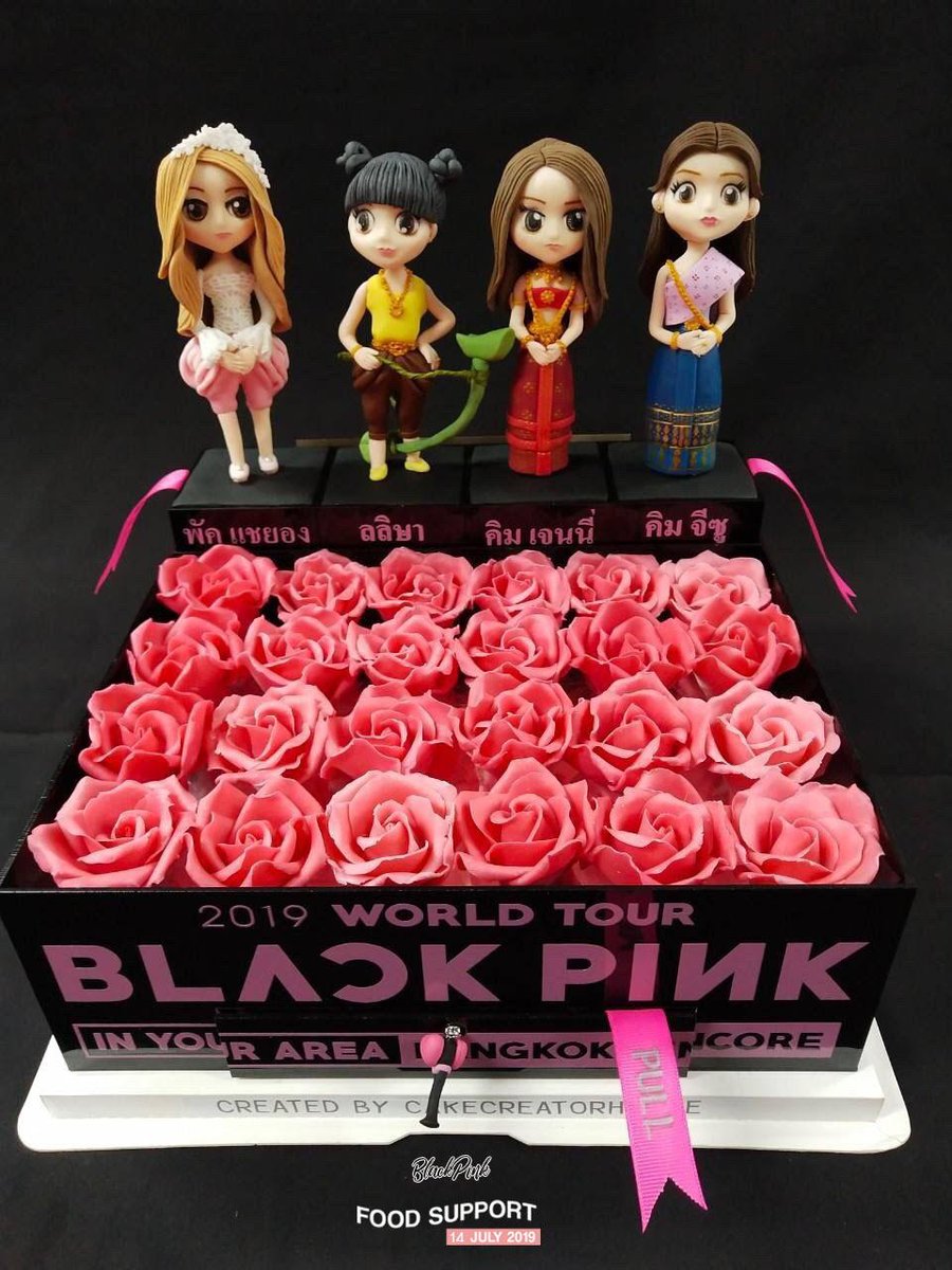 bpth_union's tweet photo. [🍱] FOOD SUPPORT ที่ส่งให้กับสาวๆ BLACKPINK ในคอนเสิร์ตที่ผ่านมาจากไทยบลิ้งค์ 

“วันที่ 14 กรกฎาคม 2562”

ขอบคุณเค้กสวยๆ จากร้าน CakeCreatorHouse ด้วยนะคะ https://t.co/dGLZiNXll5
