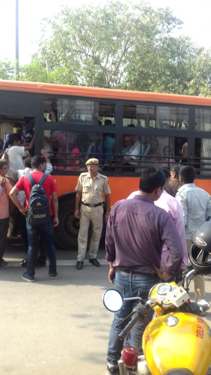 DCPWestDelhi's tweet photo. Making it a #HappyJourney for you.
#BusChecking and interaction with passengers regarding the problems faced
#DelhiPoliceforCitizens
@DelhiPolice @LtGovDelhi https://t.co/wfnWyLGCSn