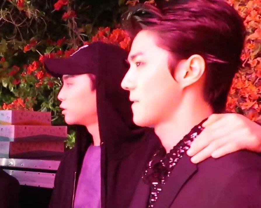 twnti3s's tweet photo. ชอบความสัมพันธ์ เซฮุน จอห์นนี่
ความสัมพันธ์ของเพื่อนที่อยู่มาด้วยกันตั้งแต่ยังเป็นเด็กเทรนด์ มาวันนี้เป็น Sehun EXO Johnny NCT127 แล้วก็ยังดูสนิทกันมากๆอยู่ ก็นะ ผ่านร้อนผ่านหนาว ผ่านช่วงเวลาที่ยากลำบากมาด้วยกันเยอะเลย วันที่จอห์นได้เดบิวท์ เซฮุนก็โพส IG ยินดีด้วยนะ น่ารักมากๆเลย https://t.co/vz5OyBD3gU