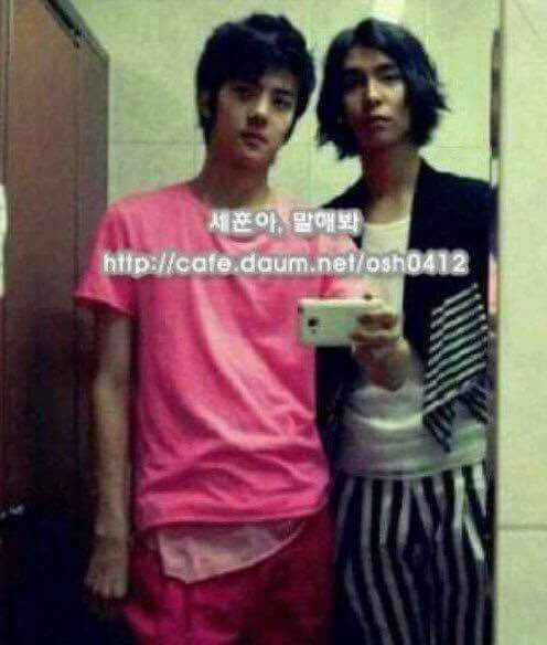 twnti3s's tweet photo. ชอบความสัมพันธ์ เซฮุน จอห์นนี่
ความสัมพันธ์ของเพื่อนที่อยู่มาด้วยกันตั้งแต่ยังเป็นเด็กเทรนด์ มาวันนี้เป็น Sehun EXO Johnny NCT127 แล้วก็ยังดูสนิทกันมากๆอยู่ ก็นะ ผ่านร้อนผ่านหนาว ผ่านช่วงเวลาที่ยากลำบากมาด้วยกันเยอะเลย วันที่จอห์นได้เดบิวท์ เซฮุนก็โพส IG ยินดีด้วยนะ น่ารักมากๆเลย https://t.co/vz5OyBD3gU