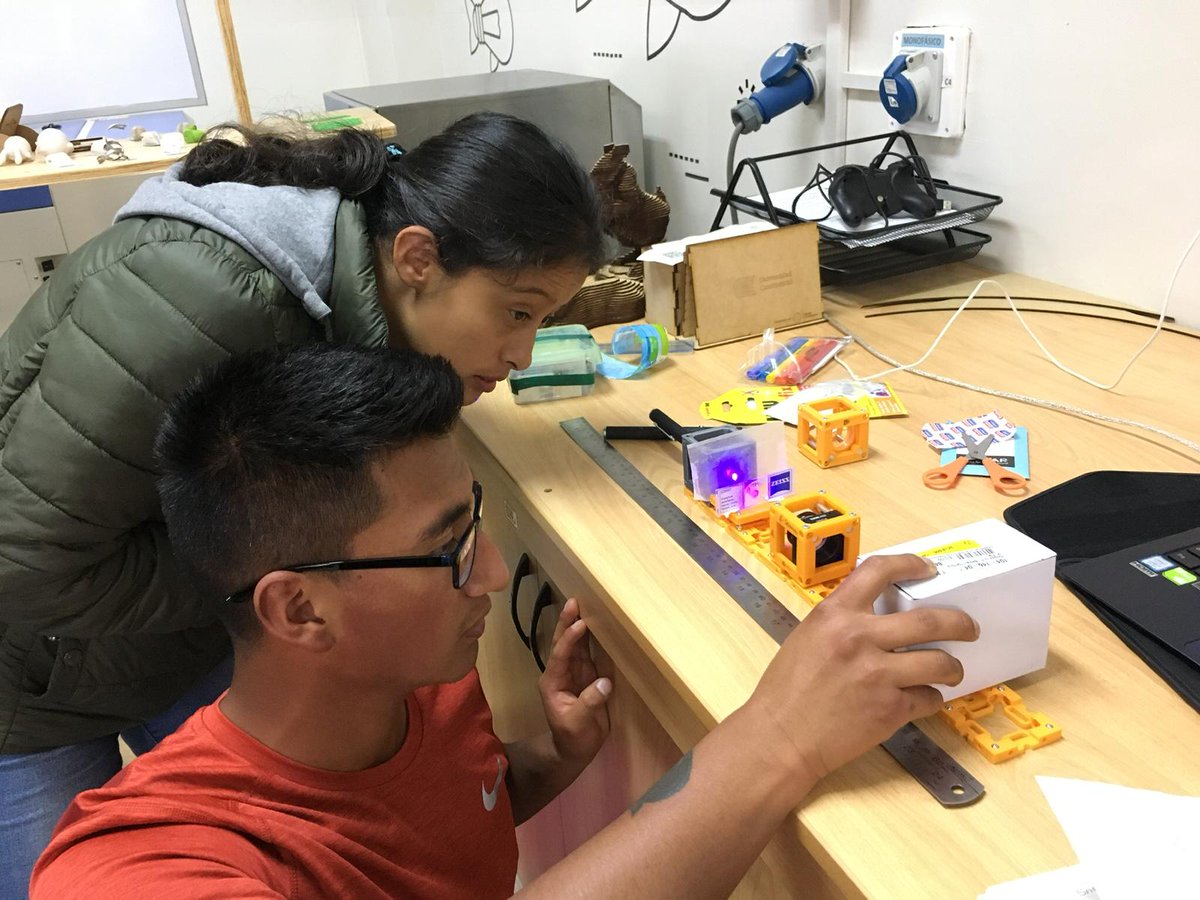 openUC2 (@openuc2) on Twitter photo Teaching fourier optics without discrete distance in Peru. So cool 😎 what Alejandra does for the <a href="/CdeCPeru/">Clubes de Ciencia Perú</a>!! <a href="/Leibniz_IPHT/">Leibniz-IPHT</a> <a href="/HeintzmannLab/">Rainer Heintzmann</a> Teaching fourier optics without discrete distance in Peru. So cool 😎 what Alejandra does for the <a href="/CdeCPeru/">Clubes de Ciencia Perú</a>!! <a href="/Leibniz_IPHT/">Leibniz-IPHT</a> <a href="/HeintzmannLab/">Rainer Heintzmann</a>