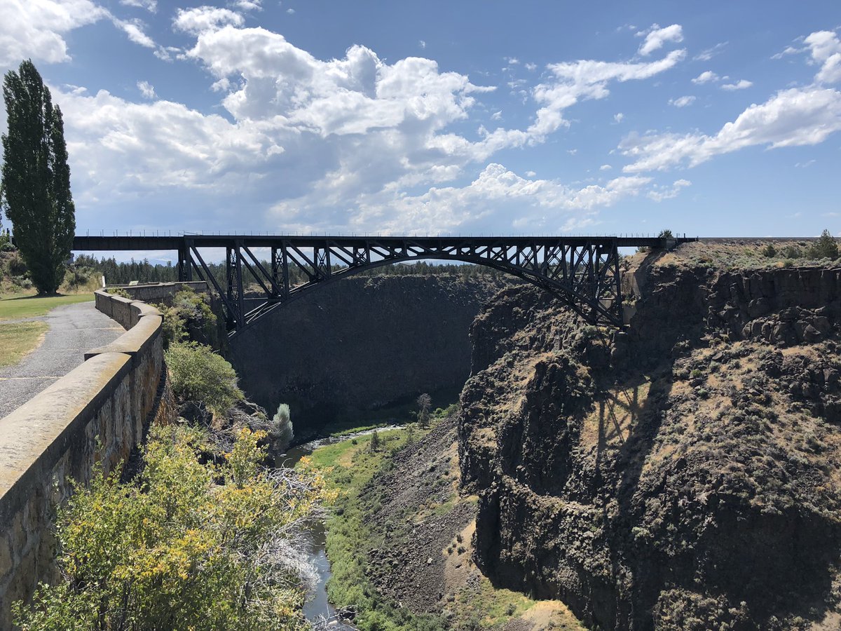 illini4000's tweet photo. Day 66: 91 miles from Maupin, OR to Bend, OR. A very hot and hilly day but we cooled off by running through sprinklers and eating popsicles and ice cream! #idefeetcancer #i4k #2019bikeamericateam https://t.co/qBsYUn9SDo