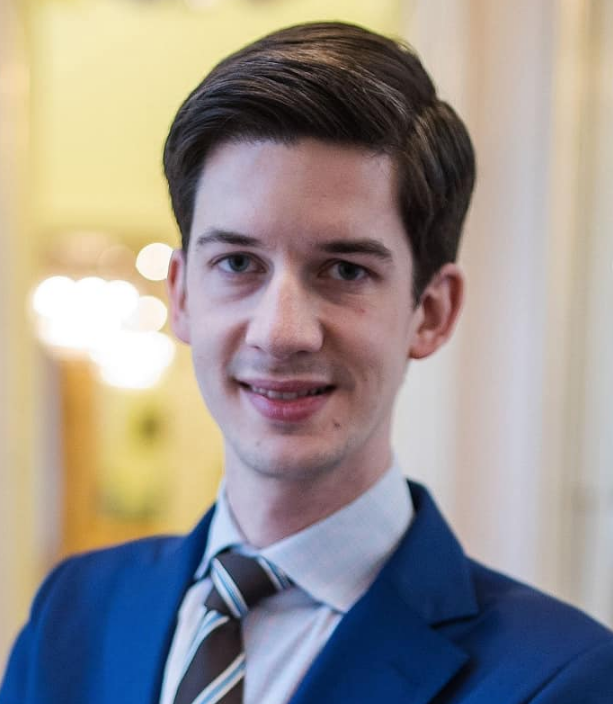 GeorgHanisch's tweet photo. Traust du diesem lächelnden jungen Mensch zu, etwas illegal #geschreddert zu haben?
Ich weiß es persönlich selbst nicht, fände es aber echt "witzig"...
#SchredderGate #Kurz #Bonelli 
(Vielleicht gibt es später ja mehr von @florianklenk ?!) https://t.co/gu0rVvrOiG