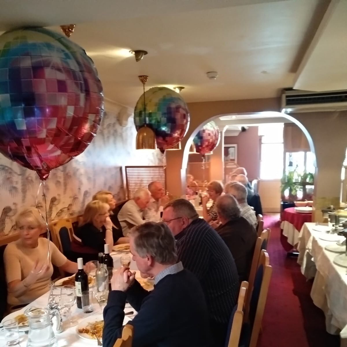 Good time with friends and great food with #jalori - celebrate any occasion any day of the week | #curry #restaurant #indiancuisine #woburn #woburnsands #buffet #takeaway #lovemk #miltonkeynes