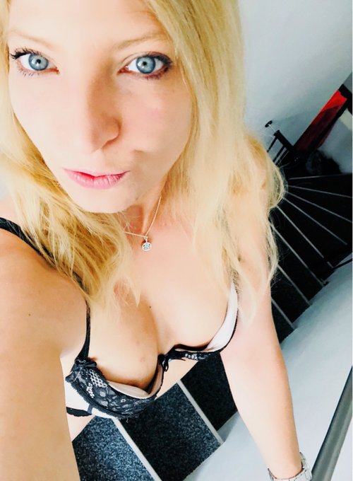 Naa was stellen wir heute so geiles an ? https://t.co/h87HAq11Kr<a href="/tag/dirtyblowjob"class="tags"><span>#dirtyblowjob</span></a>