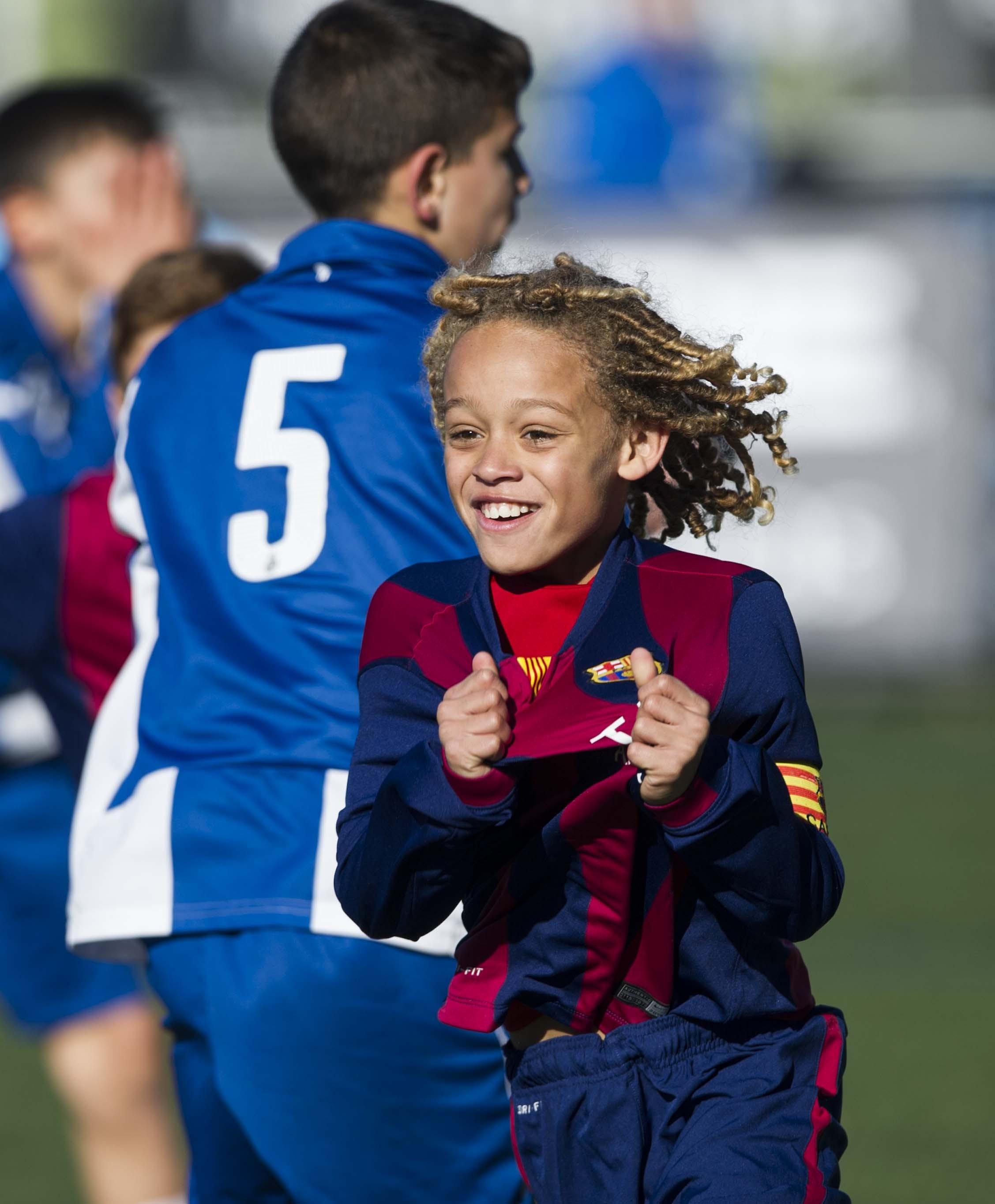 Xavi Simons on X: "Gràcies @FCBarcelona_cat! Força Barça! 🔴🔵  https://t.co/w8Aqf9XwAe" / X