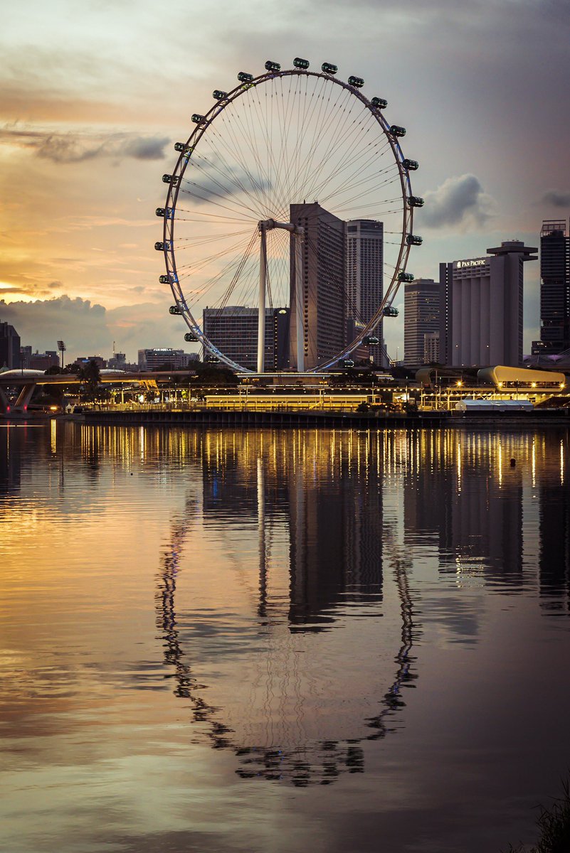 javanng's tweet photo. Lucky number 8! View of Singapore Flyer at sunset.

#sgflyer #Singapore #VisitSingapore #sunset #travel @sgflyer @VisitSingapore @NatGeoTravel @govsingapore https://t.co/7IxLU8c2r5