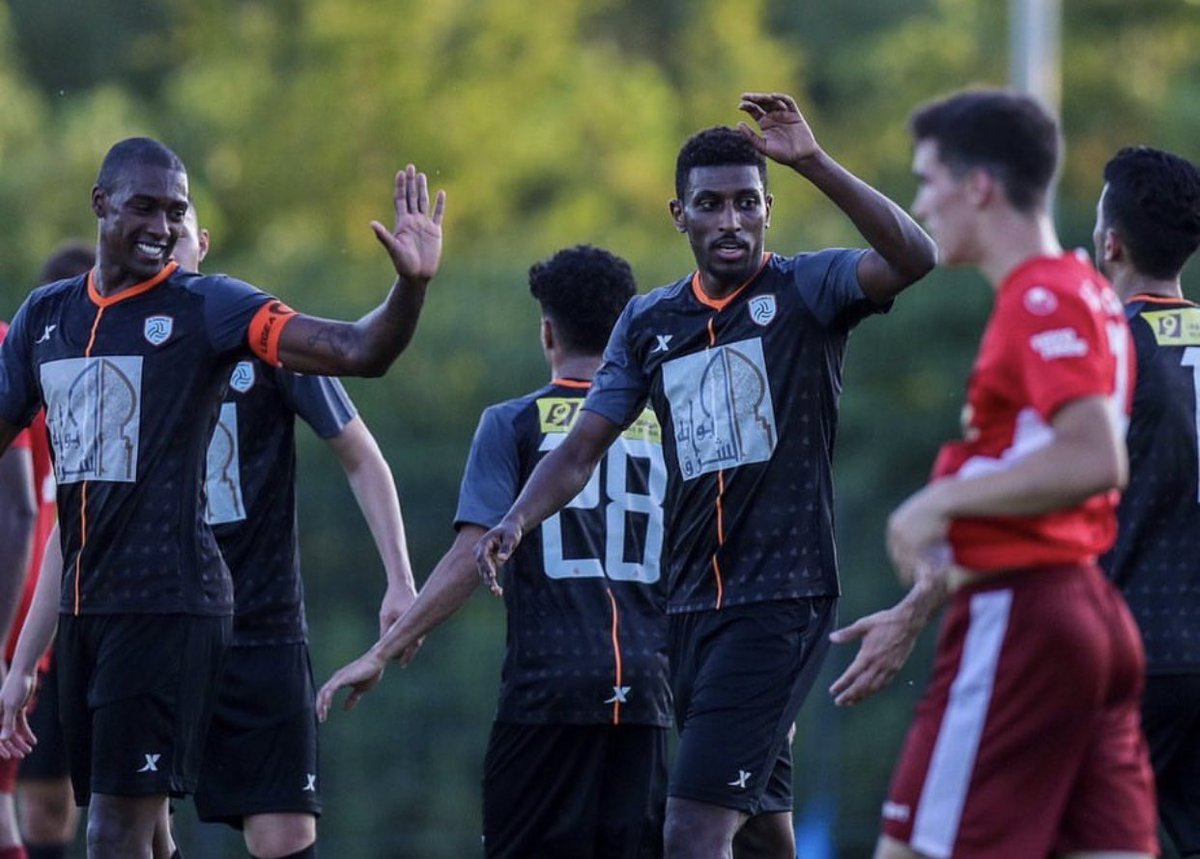 wergitoncalmon's tweet photo. yala shabab 🖤🧡🖤🧡 https://t.co/dyXBhPEit3
