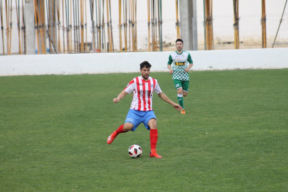 3ª DIVISIÓN 🔴⚪

Otra baja sensible tanto en lo futbolístico como en lo emocional, <a href="/fuent20/">Fernando Fuentes</a> no vestirá la rojiblanca este año para centrarse por completo en su futuro laboral.
Desde el club deseamos que consiga su objetivo pronto y vuelva con nosotros cuanto antes mejor.