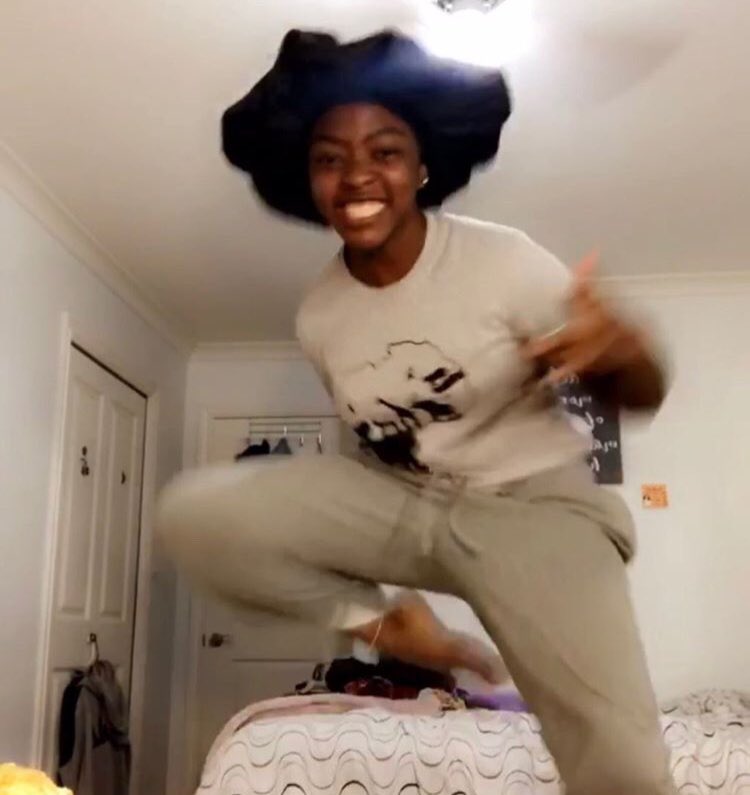 Darhnierl's tweet photo. Me in public        VS       Me behind closed doors 🤦🏾‍♂️😂 https://t.co/RIdDS1sKIj