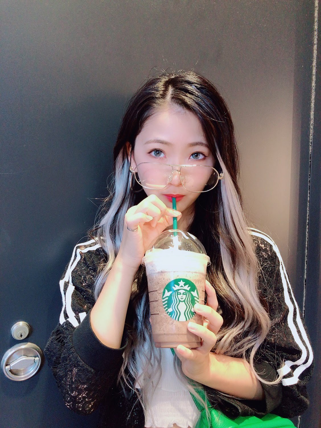 あみか フォーエイト 最近どこ見てるかわからん写真ばっか爆笑 スタバ飲んだ時のー あみか フォーエイト 最近どこ見てるかわからん写真ばっか爆笑 スタバ飲んだ時のー