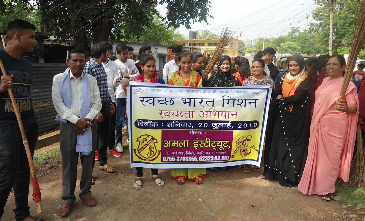AmalaInstitute's tweet photo. In our #Clean_India_Campaign, the #Ward_Parshad joined us to encourage people of local area, our students and staff. 
We are thankful to Mr. Fakira Gachke, and the workers of the ward area. 
We were amused to see the children and the people of area to join our campaign. https://t.co/0B8yy3yp0C