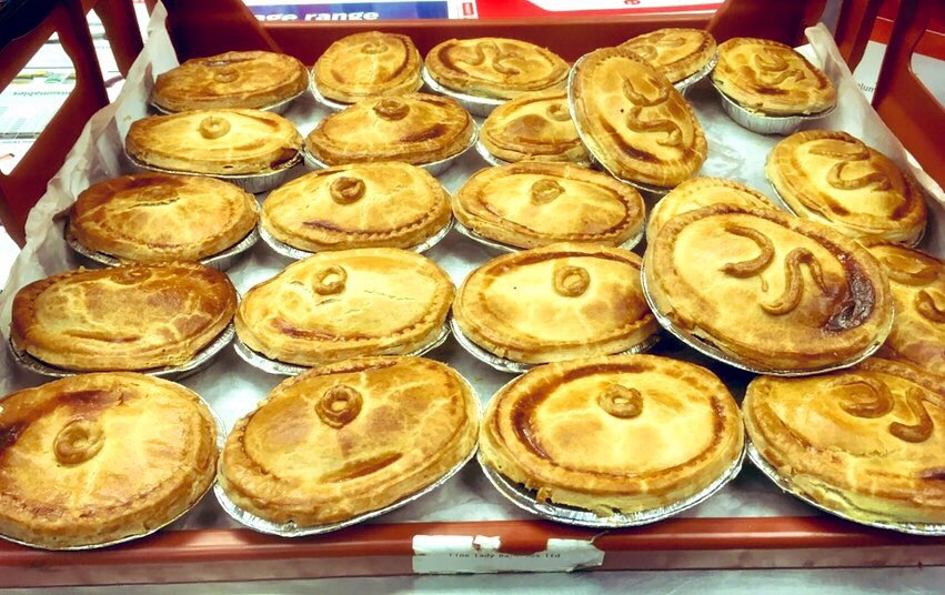 ideal_steveh's tweet photo. Get down to AMB plumbing supplies this morning in Weston super mare, I’m here until 1pm. Come and Grab yourself some #IdealMerch a hot pie and a chat all things @IdealBoilers #SmileItsIdeal #IdealGivesYouMore #heating #Plumbing #Engineer #boilers https://t.co/FTq4lJ3Qi0